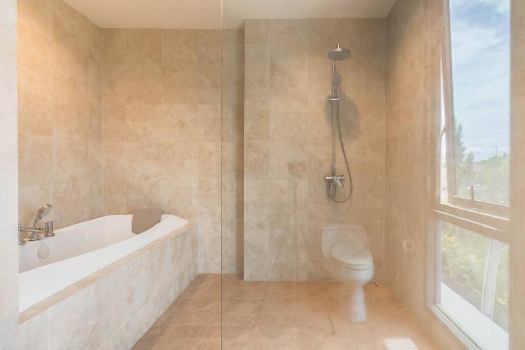 Marbella Beachfront Pattaya 3Br Bang Lamung Ngoại thất bức ảnh